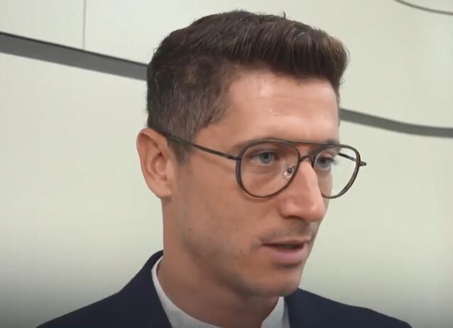 胡梅尔斯 称赞拜仁前锋莱万是目前的德甲最佳球员.jpg