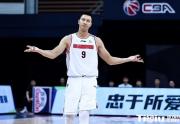 易建联被辽宁球迷多次辱骂 辽宁男篮亏800万
