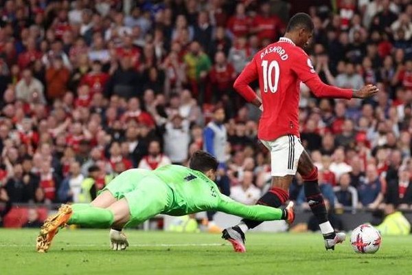 曼联4-1击败切尔西！锁定欧冠联赛资格