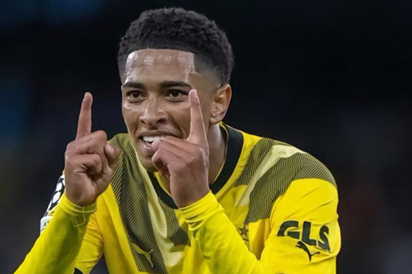 贝林厄姆当选2022-23德甲最佳球员，历年德甲赛季最佳球员