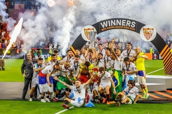 欧联杯决赛塞维利亚VS罗马点球4-1总分5-2夺冠，获下赛季欧冠参赛资格