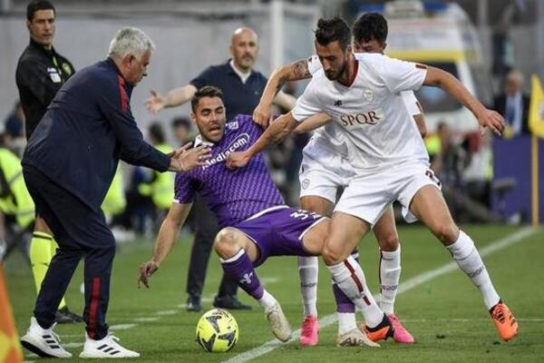 争议判罚再现！罗马欧联杯比赛遭遇裁判风波