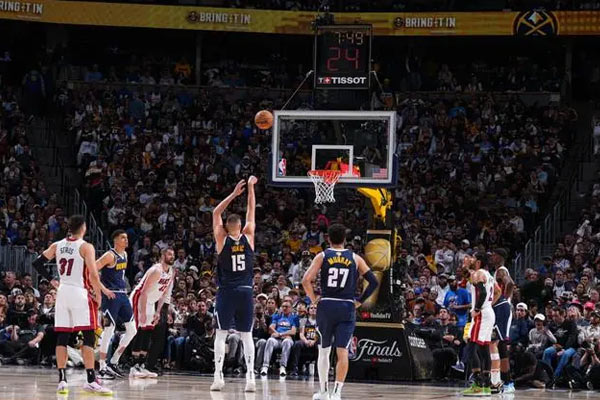 NBA比赛什么情况会犯规？NBA什么情况下会罚球？罚球个数？