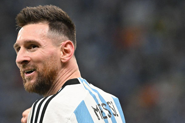 梅西与巴黎圣日耳曼的三年期合同6月30日到期，巴萨、利雅得新月、迈阿密国际均是潜在下家