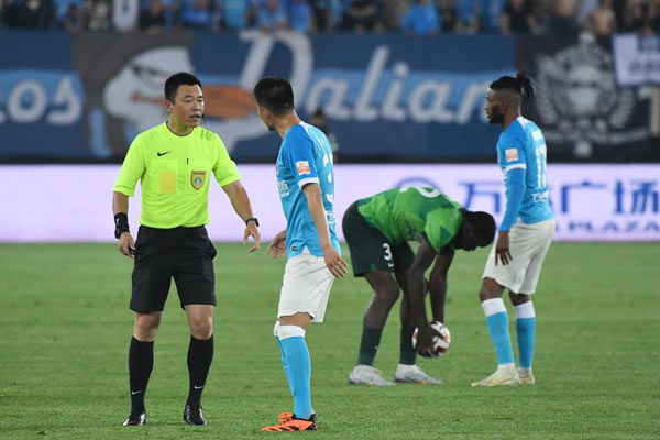 中超12轮大连人VS北京国安，领先两球大连人在下半场被追平2:2