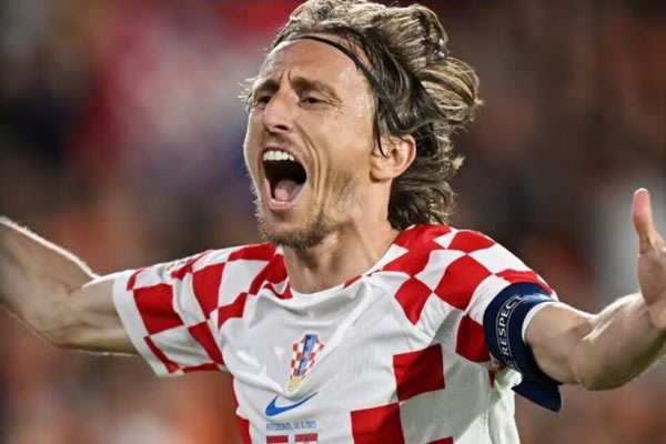 欧国联半决赛克罗地亚4-2荷兰进决赛，37岁莫德里奇当选单场最佳球员