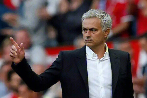 穆里尼奥不满裁判判罚，口出狂言遭禁赛4场！