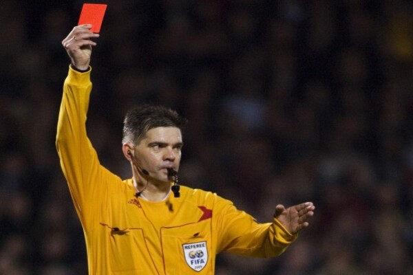 足球红牌怎么罚?红牌罚下后还能上人吗?