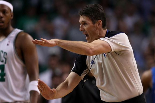 篮球技术犯规有哪些?篮球技术犯规怎么判罚?