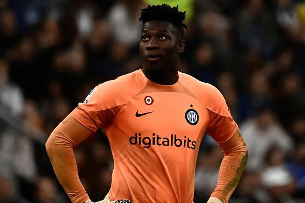 曼联计划引进国米奥纳纳，球迷热议引援动向