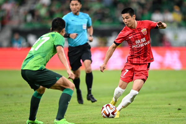 中超第13轮上海海港击败北京国安，继续领跑联赛积分榜
