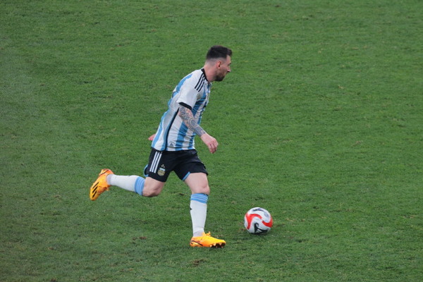 揭晓2022-23赛季评选最佳阵容！