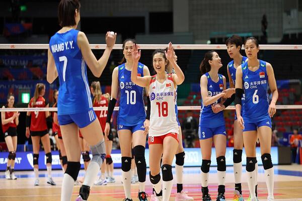 中国女排3-2美国女排，成功闯进世联赛八强！