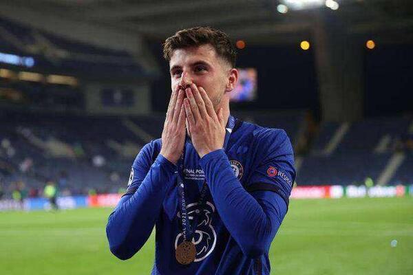 芒特接过曼联7号球衣，转会费5500万+500万镑