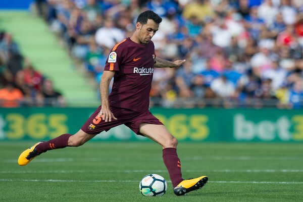 足球后腰是指什么位置？足球后腰通常有几个？