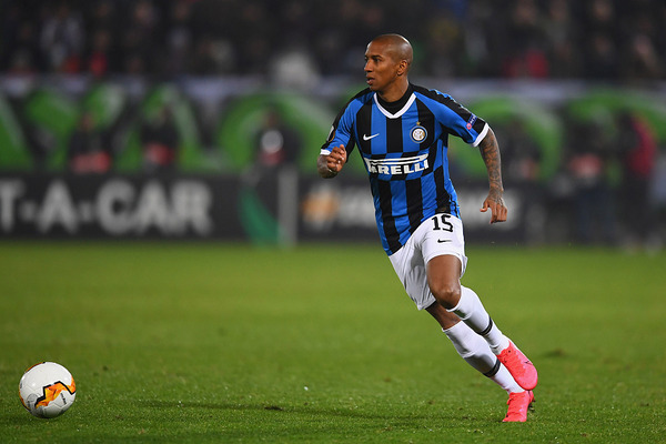 埃弗顿宣布签下阿什利-扬，锋线实力大幅提升