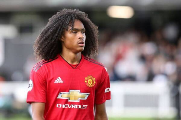 卢顿迎来前锋钟塔西的加盟，助力升班马征战英超！