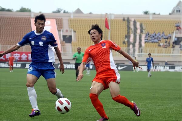 青岛海牛轻松横扫河南嵩山龙门，2-0取胜！