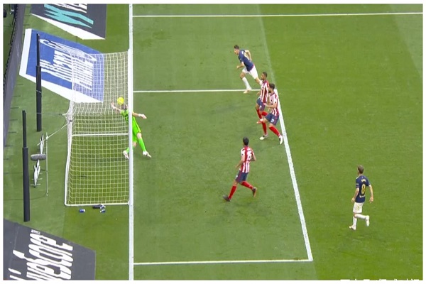 足球比赛中什么情况下会判定进球有效或无效?