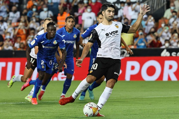 足球比赛中的小组赛如何确保出线？