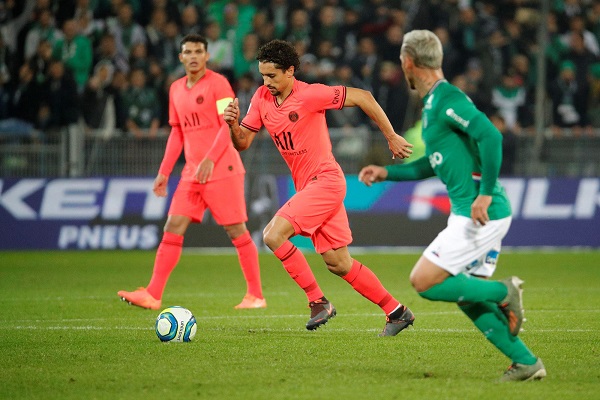 足球比赛中什么是传控和直塞战术？