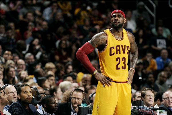 詹姆斯夺得NBA总冠军是哪年?