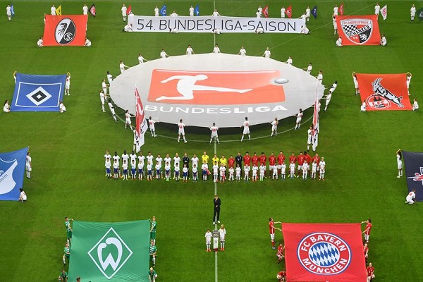 德甲联赛的前四名有资格参加什么比赛？