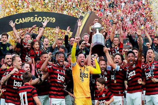 解放者杯与欧冠杯有何相似之处和差异？