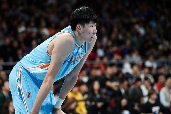 周琦能否在CBA赛场上继续展现出NBA潜力？