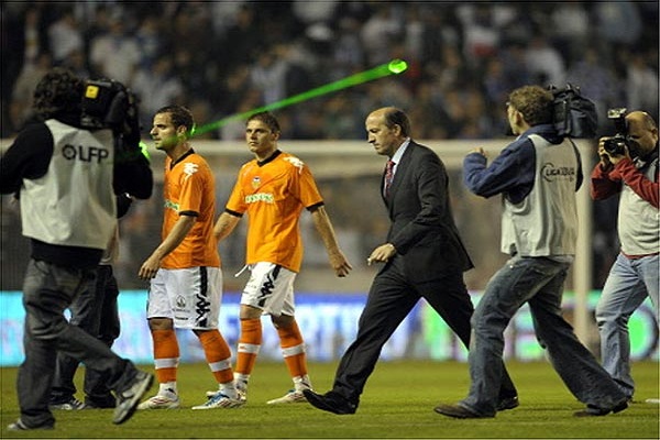 足球比赛中为什么会有退场处罚和禁赛期限？