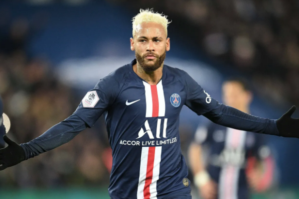 内马尔在巴萨效力过多长时间?