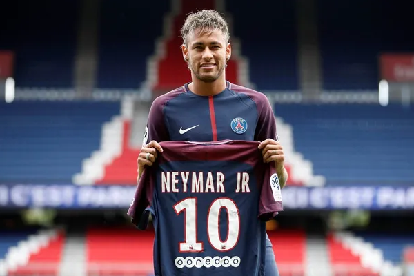 内马尔在巴萨获得的荣誉有哪些？