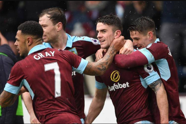 伯恩利球队大巴遭袭 凯尔特·罗德路线幸免受害