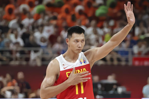 中国男篮传奇易建联宣布结束21年篮球生涯