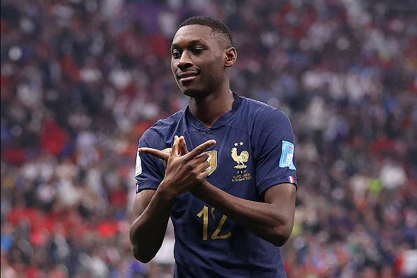 巴黎圣日耳曼官方宣布签约法国国脚前锋穆阿尼