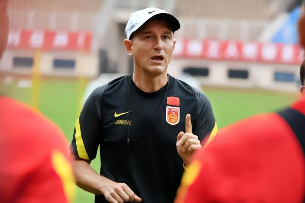 中国足球队历届外籍教练有哪些？