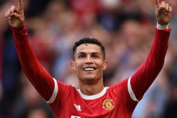 曼联新星霍伊伦盛赞C罗为史上最伟大球员