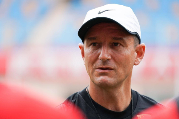 国足因担心封闭恐受打扰而再度更换成都训练场地