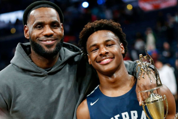 詹姆斯的儿子布朗尼或成NBA新秀热门