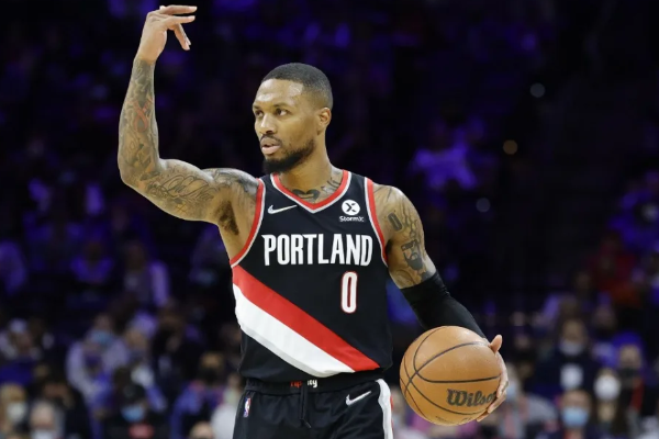 NBA名记Woi：利拉德的交易或在训练营前有新进展