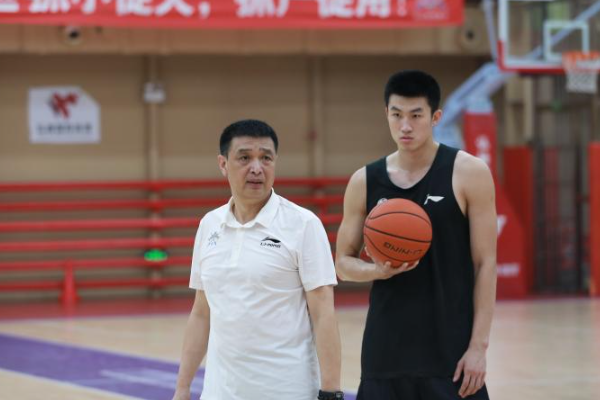 闵鹿蕾正式担任北控篮球俱乐部新赛季主教练