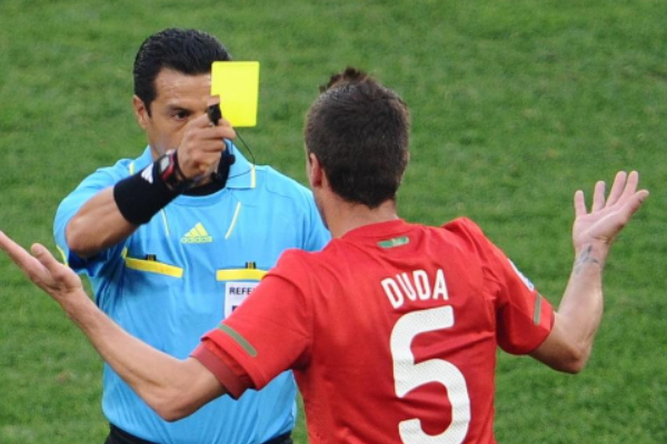 什么是足球比赛中的黄牌警告？