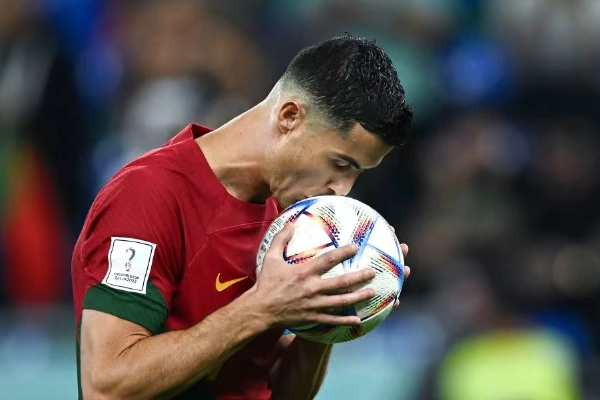 梅罗时代结束：C罗遭遇年度最佳球员奖项遗憾