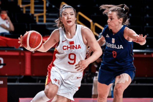 WNBA季后赛首轮：自由人以90-75战胜神秘人约内斯库绽放女库里之光