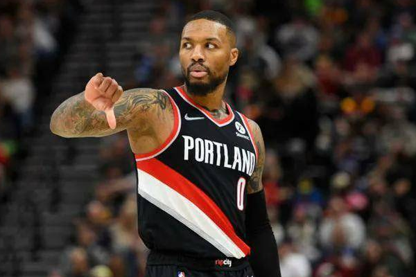 NBA名记Woj：开拓者正在积极探讨利拉德的交易情况