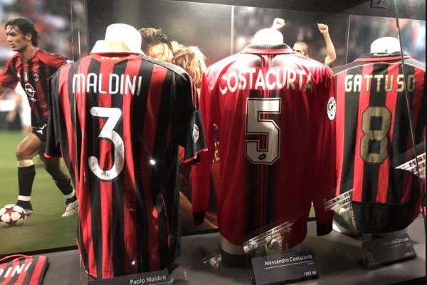 AC米兰本赛季欧战将身穿特别球衣庆祝欧冠冠军20周年