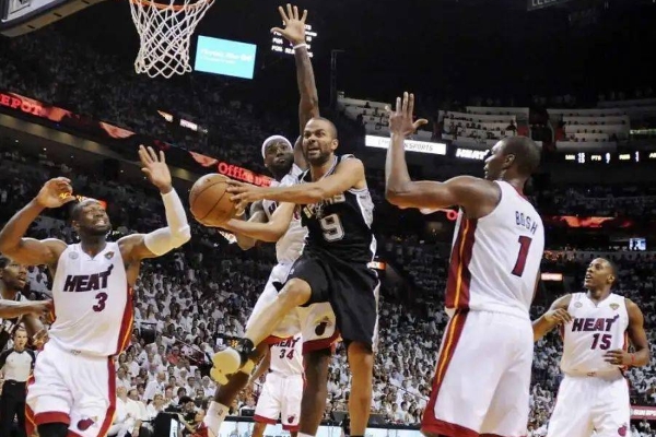 NBA季后赛的历史上有哪些经典比赛？