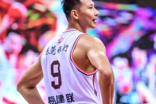 易建联在NBA中的职业生涯有哪些特点？