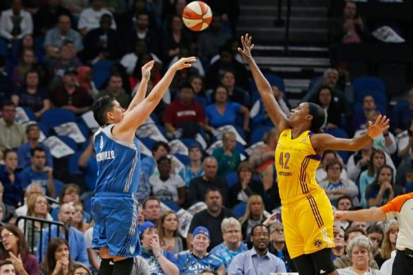 WNBA的比赛规则与NBA有何不同？