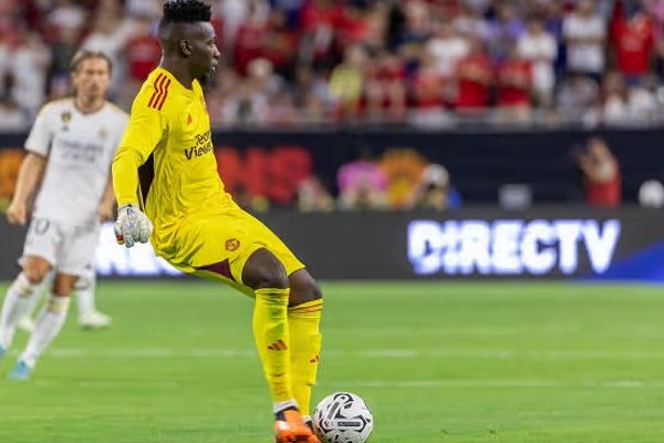 曼联门将奥纳纳状态低迷球迷纷纷怀念德赫亚